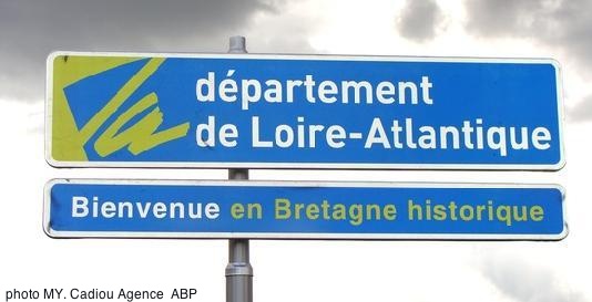 Sur la D 751. Rive sud de la Loire entre La Chapelle-Basse-Mer et La Varenne. 20 août 2008.