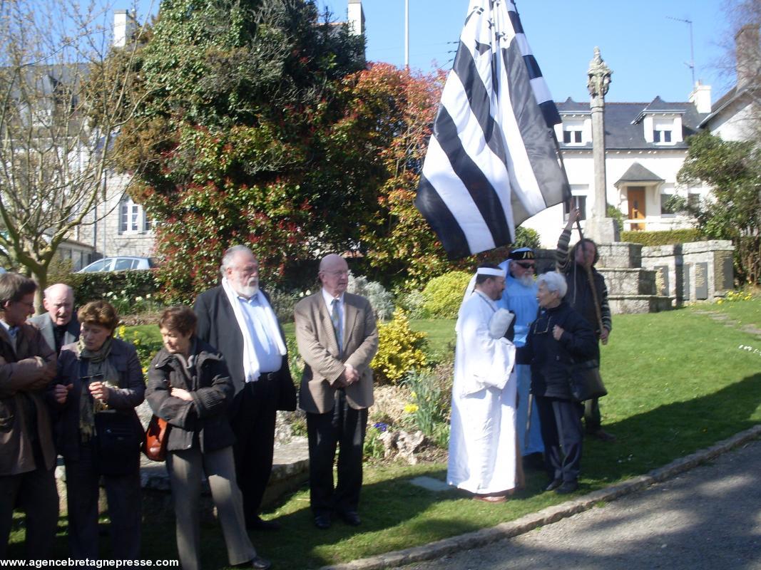 Derniers hommages à Yann Brékilien (collection privée de Gwenn Pelliet)