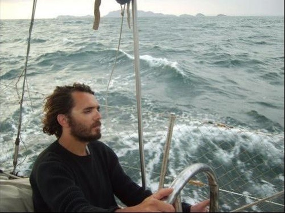 Florent Lemaçon . Photo prise dans le golfe d\'Aden juste quelques jours avant la saisie du bateau par les pirates. (source : le blog du Tanit)
