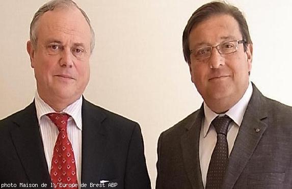 Christian Ghymers Conseiller à la Commission européenne avec Emmanuel Morucci  président de la Maison de l\'Europe de Brest et Bretagne Ouest