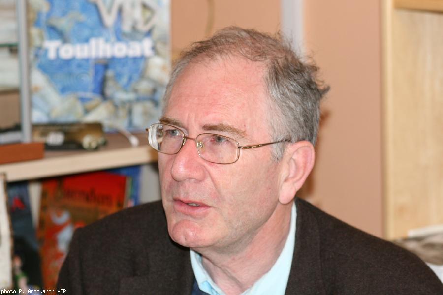 Bernard Le Nail en dédicace à la librairie Encre de Bretagne à Rennes en juin 2009.