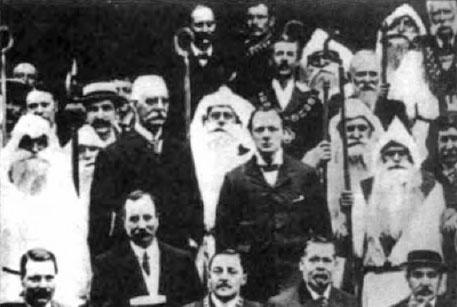 Winston Churchill avec les druides de l\'Ancien Ordre des Druides en 
1908 (il aurait été initié druide).