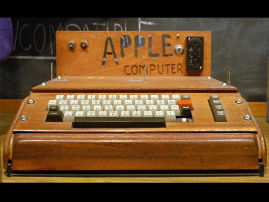 L\'Apple I était en bois. (Musée de l\'informatique à San José.)