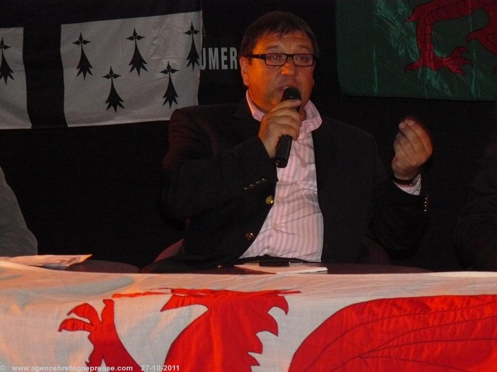 Emmanuel Morucci  sociologue  membre du Team Europe de la 
Commission européenne et président de la Maison de l\'Europe 
de Brest et Bretagne Ouest lors de la table ronde du colloque 
Bretagne/Pays de Galles organisé par l\'Institut culturel de 
Breta