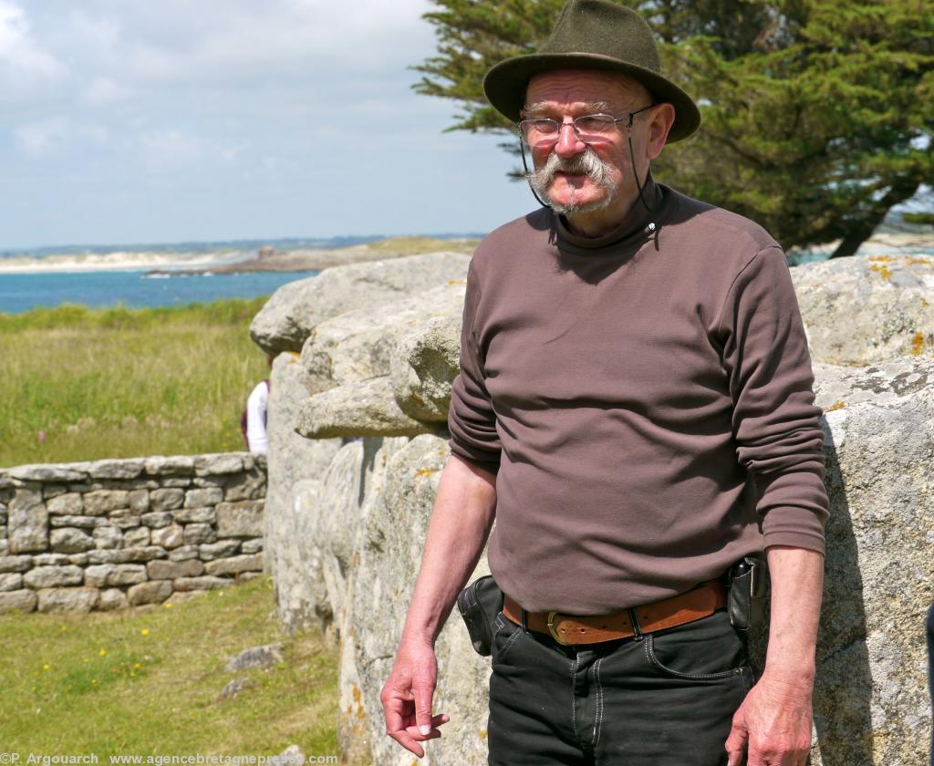 Pierre Gouletquer  un des pionniers de l\'archéologie en Bretagne  au musée de la 
préhistoire à Penmarc\\\'h samedi dernier.