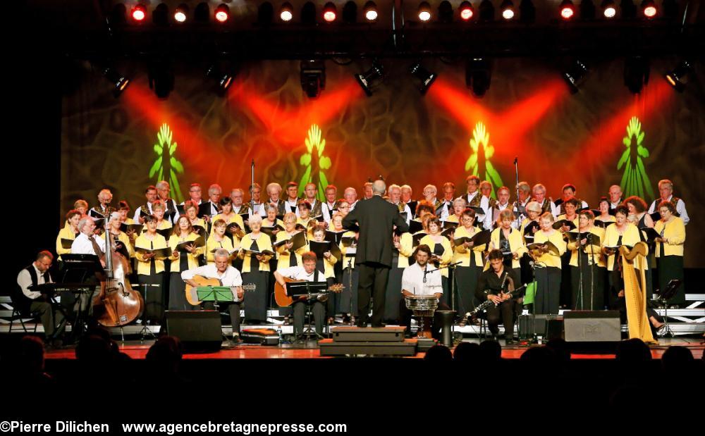 Concert d\'ouverture du Festival \"Folklores du Monde à Saint-Malo (juillet 2011)