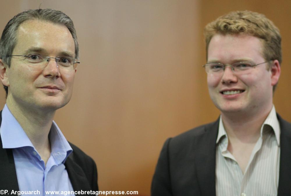 Jean-Christophe Chorlay, nouveau responsable de 
la communication et Pierre Toulec, un jeune bardé 
de diplômes, aussi spécialiste de la com et qui a rejoint le PB.