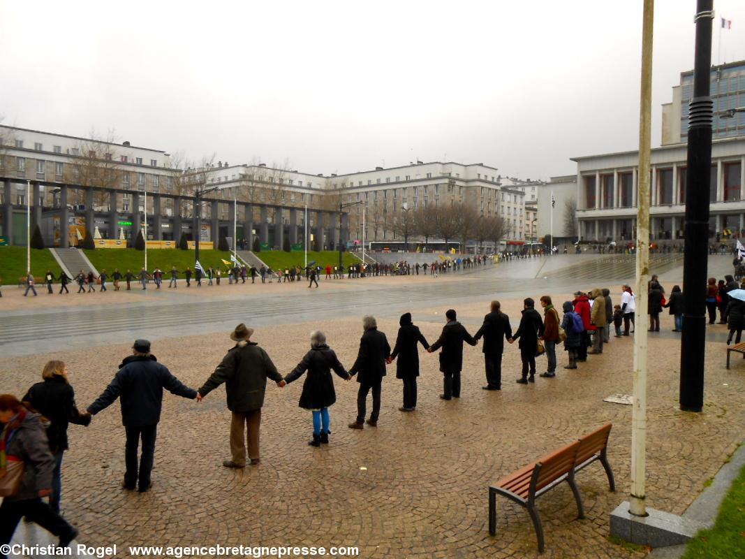 Chaîne humaine pour une télévision français-breton
Brest Place de la Liberté   9 février 2013