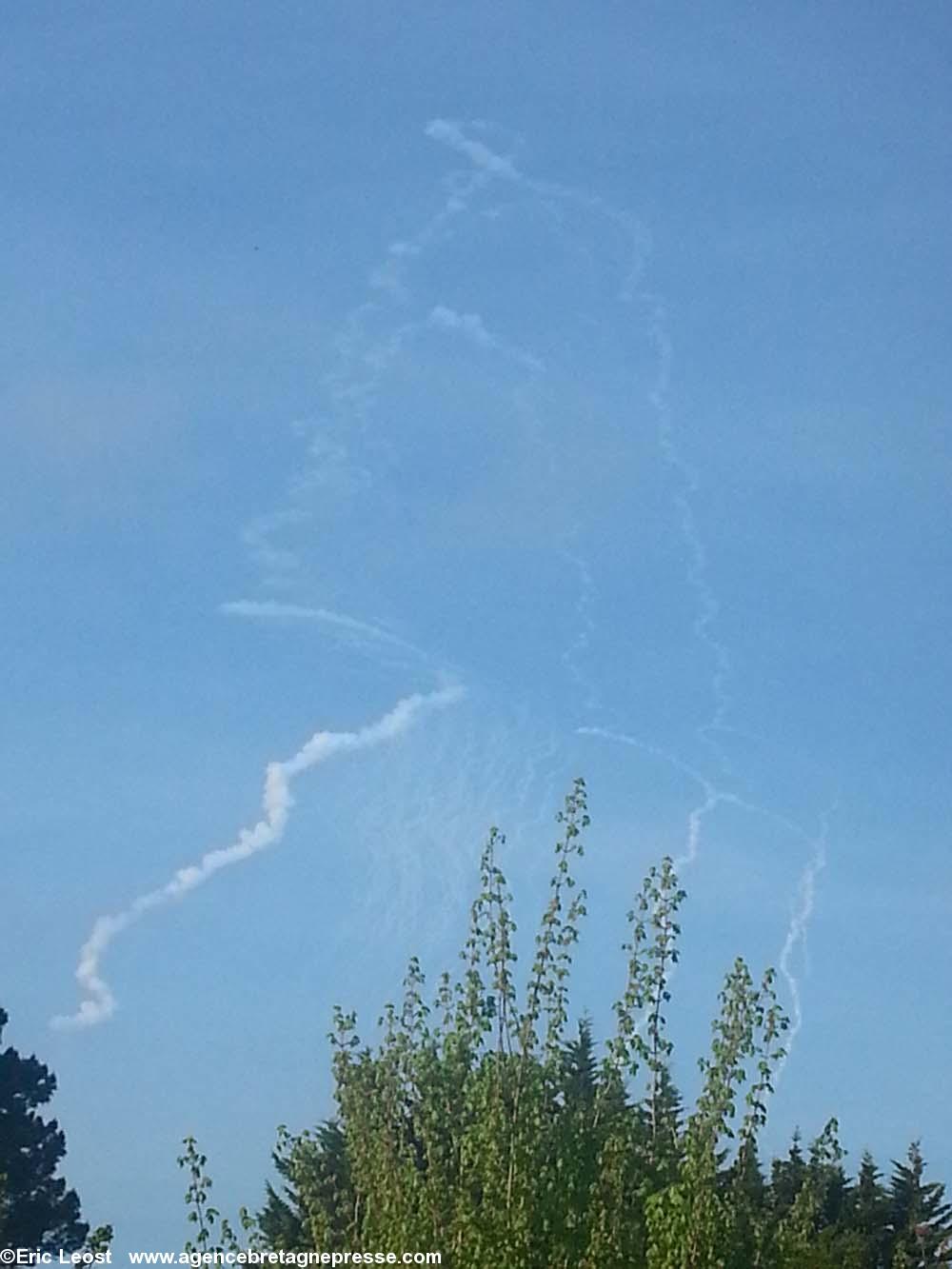 Sillage une minute après l\\\'autodestruction du missile.