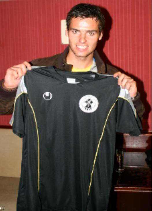 Yoann Gourcuff et son maillot de l\\\\\\\'équipe de Bretagne. (photo BFA)