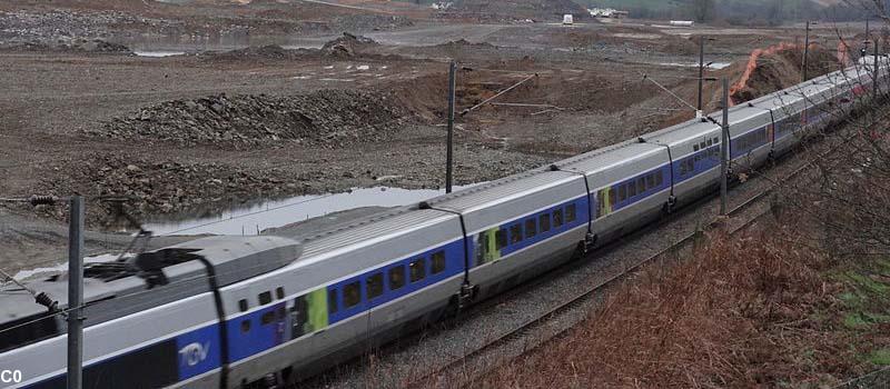 Aménagements de la LGV près de Laval (photo wikipédia)