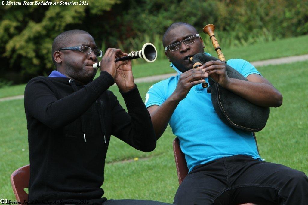 Photo Myryam Jegat Bodadeg ar Sonerion (Yannick Martin à gauche).