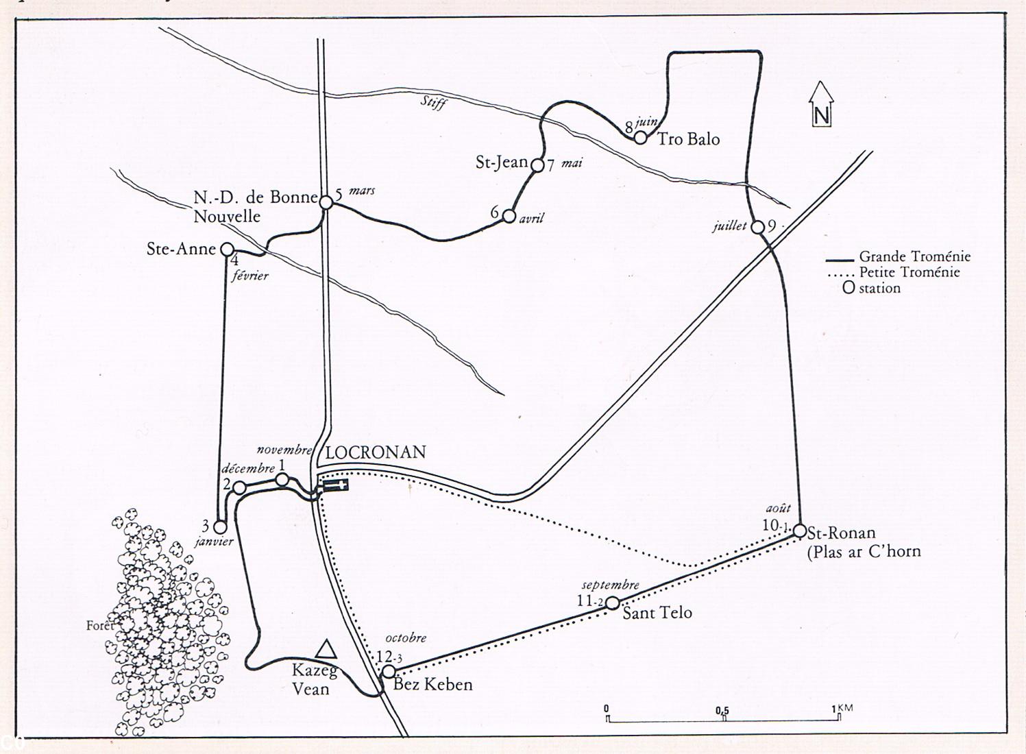 Les parcours : de 12 km de la grande troménie de Locronan, en ligne continue, et de 4 km pour la petite troménie annuelle en pointillés.
