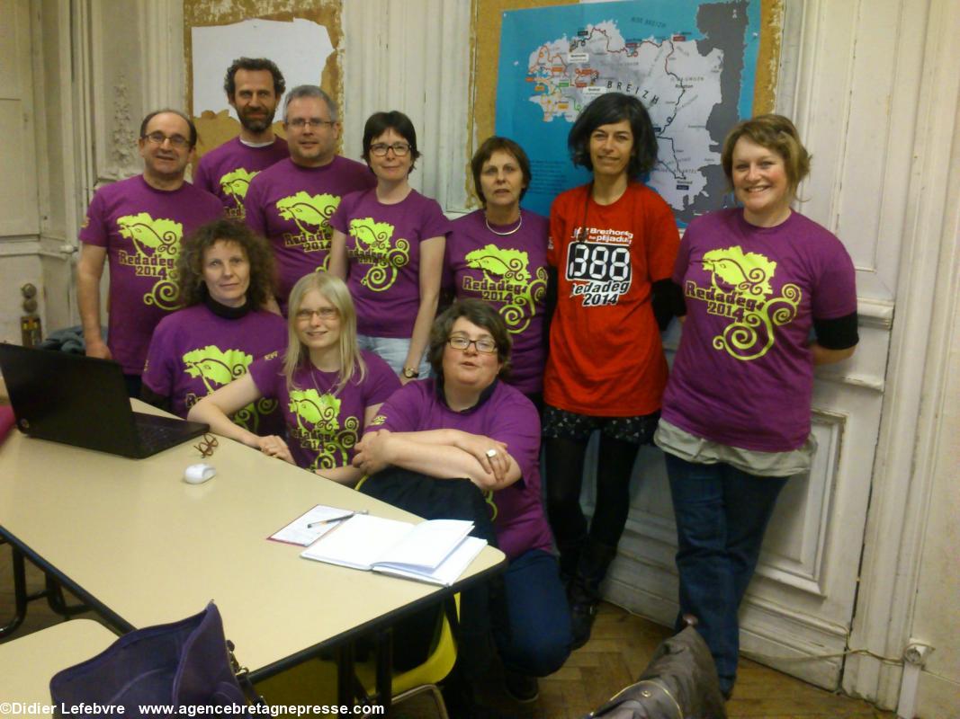 La dynamique équipe nantaise de la Redadeg. Accroupie à droite, Korin Rotach