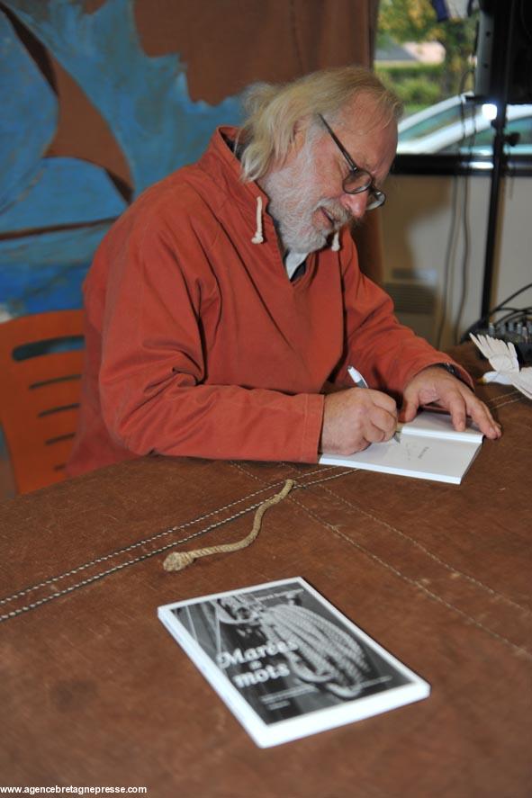 Photo de Hervé Guillemer en dédicace