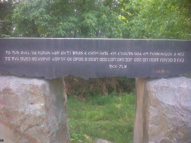 Pierre de rosette bretonne: alphabet latin / alphabet breton armoricain