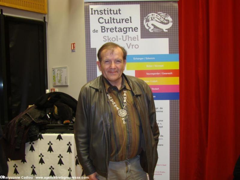 Martial Ménard reçoit le collier de l'hermine en 2013 à Saint-Nicolas de Redon.