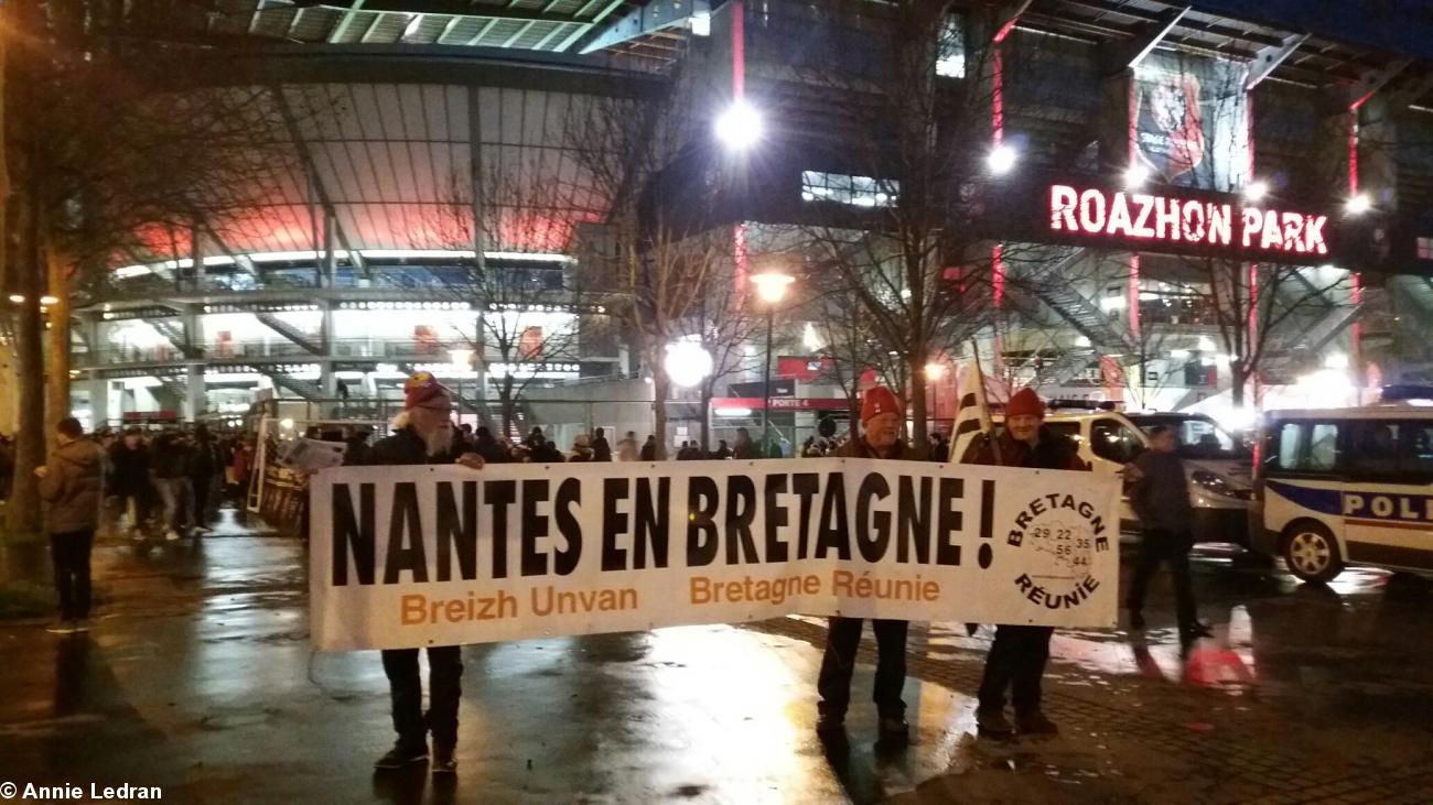 Banderole lors du derby breton  Roazhon-Naoned le 28 janvier 2017, contrainte de quitter les lieux.