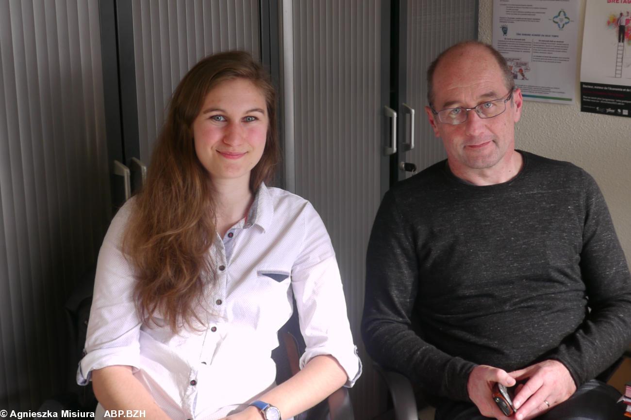 Magaly Arnold élève en 1er année de cycle ingénieur et Nicolas Noiret son professeur pour le projet du pantalon à mémoire de forme.