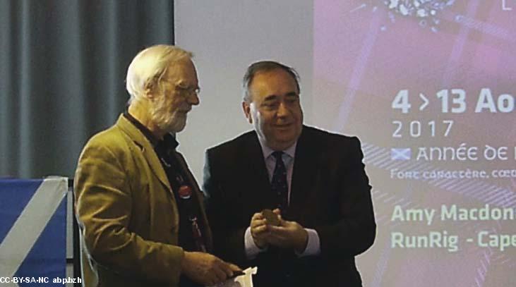 Alex Salmond reçoit la médaille de l'Institut Culturel de Bretagne