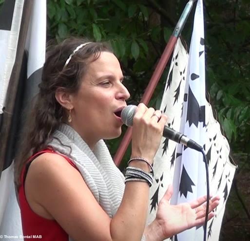 Klaris chante à Saint Aubin du Cormier, 2017 Klaris chante à Saint Aubin du Cormier, 2017