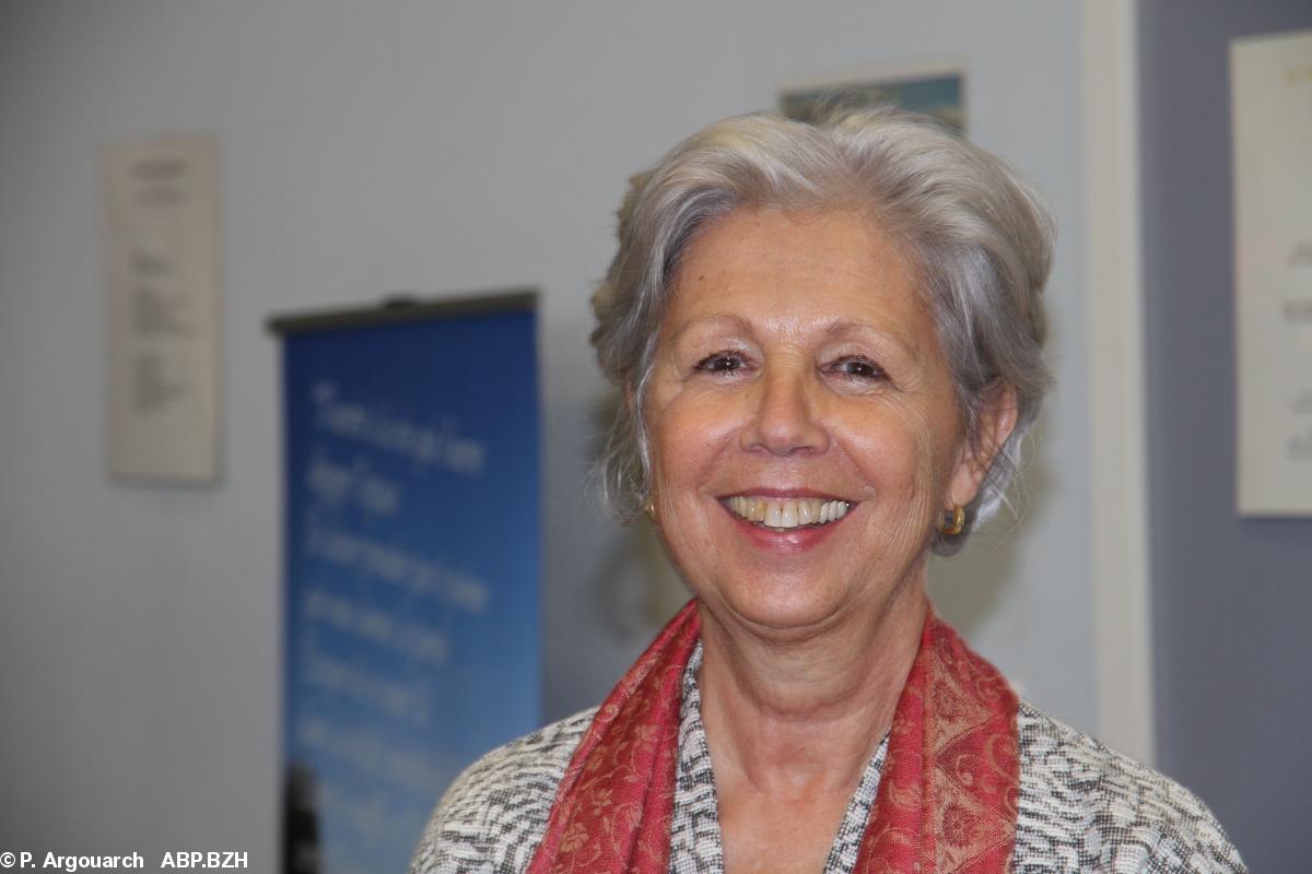 Brigitte Maillard qui coordonne le Salon du livre Bigouden est éditrice et présidente de l'association "Monde en poésie". Elle a inauguré une rubrique littéraire sur ABP qui diffuse et fait connaitre les poètes bretons.