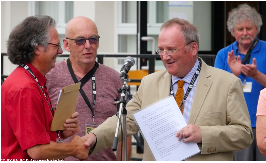 Yann Guillamot reçoit le gallois David Greaney, président du Congrès celtique
