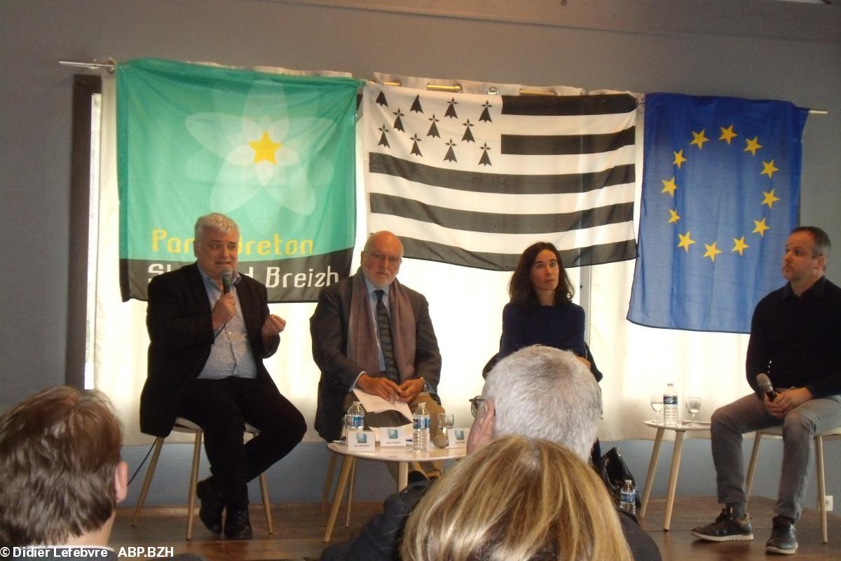 Première fête du parti Breton, le 28 avril 2019 à Iffendic, table ronde, avec Yves Gernigon (PFE), Erwan Fouéré, diplomate irlandais, Aziliz Gouez "Place Publique", et Mathieu Guihard, animateur