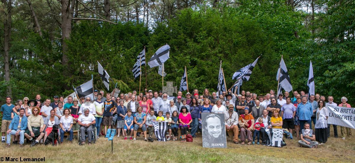 Les participants à la commémoration 2019 de Saint-Aubin du Cormier.