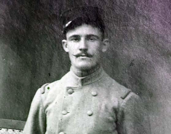 Kléber Argouarc'h, à 18 ans juste avant la bataille de Maissin où il est grièvement blessé et fait prisonnier.