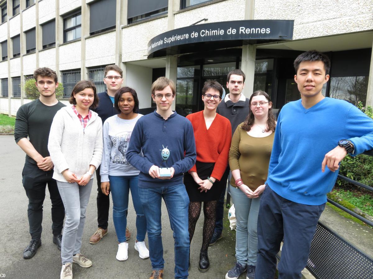 Des élèves de l’ENSC de Rennes qui ont conçu un emballage comestible.