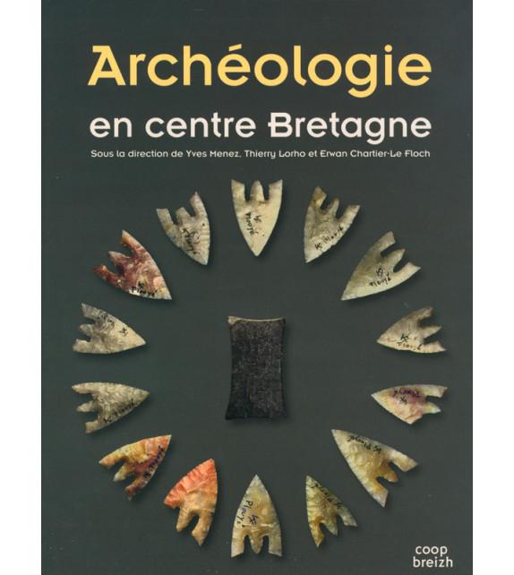 ARCHÉOLOGIE EN CENTRE BRETAGNE
Nouvelle édition complétée ! Cet ouvrage propose une synthèse grand public et très illustrée des recherches effectuées sur les nouveaux sites découverts récemment en centre Bretagne. 
Editeur
COOP BREIZH  
Auteur : ERWAN CHARTIER-LE FLOCH   YVES MENEZ   THIERRY LORHO  
Parution	2020-10
Nb de pages :	190
Dimensions	19 x 25,5 cm 
Prix : 25 euros