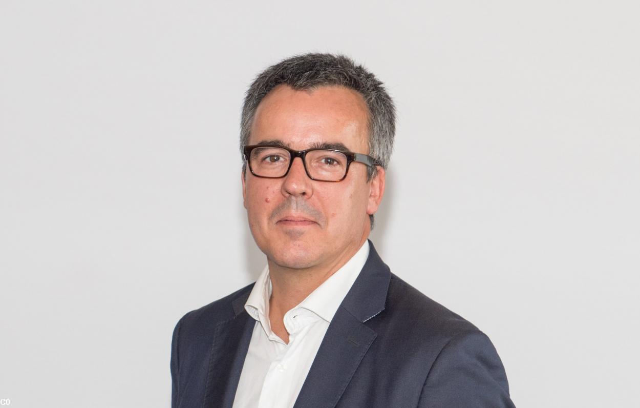 Frank Grimaud (Photo Atlanpole) . Valneva est dirigée par l’entrepreneur Frank Grimaud né en 1966 dans le Pays des Mauges près de Cholet. Il a fait ses études à l’université d’Ottawa au Canada et a dirigé plusieurs entreprises de biotech avant Valneva. Depuis  2018, il est le président du pôle de compétitivité <i>Atlanpole</i>, le cluster des biothérapies.