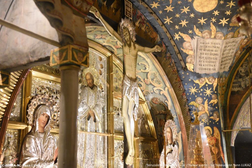 Jeruzalem. Ar c'halvar a-orin. Dindan ar groaz-se emañ ar roc'h anvet "Golgotha". Le Calvaire historique à Jérusalem (basilique de l'Anastasis, également appelée Saint-Sépulchre) Jeruzalem. Ar c'halvar a-orin. Dindan ar groaz-se emañ ar roc'h anvet "Golgotha". Le Calvaire historique à Jérusalem (basilique de l'Anastasis, également appelée Saint-Sépulchre)