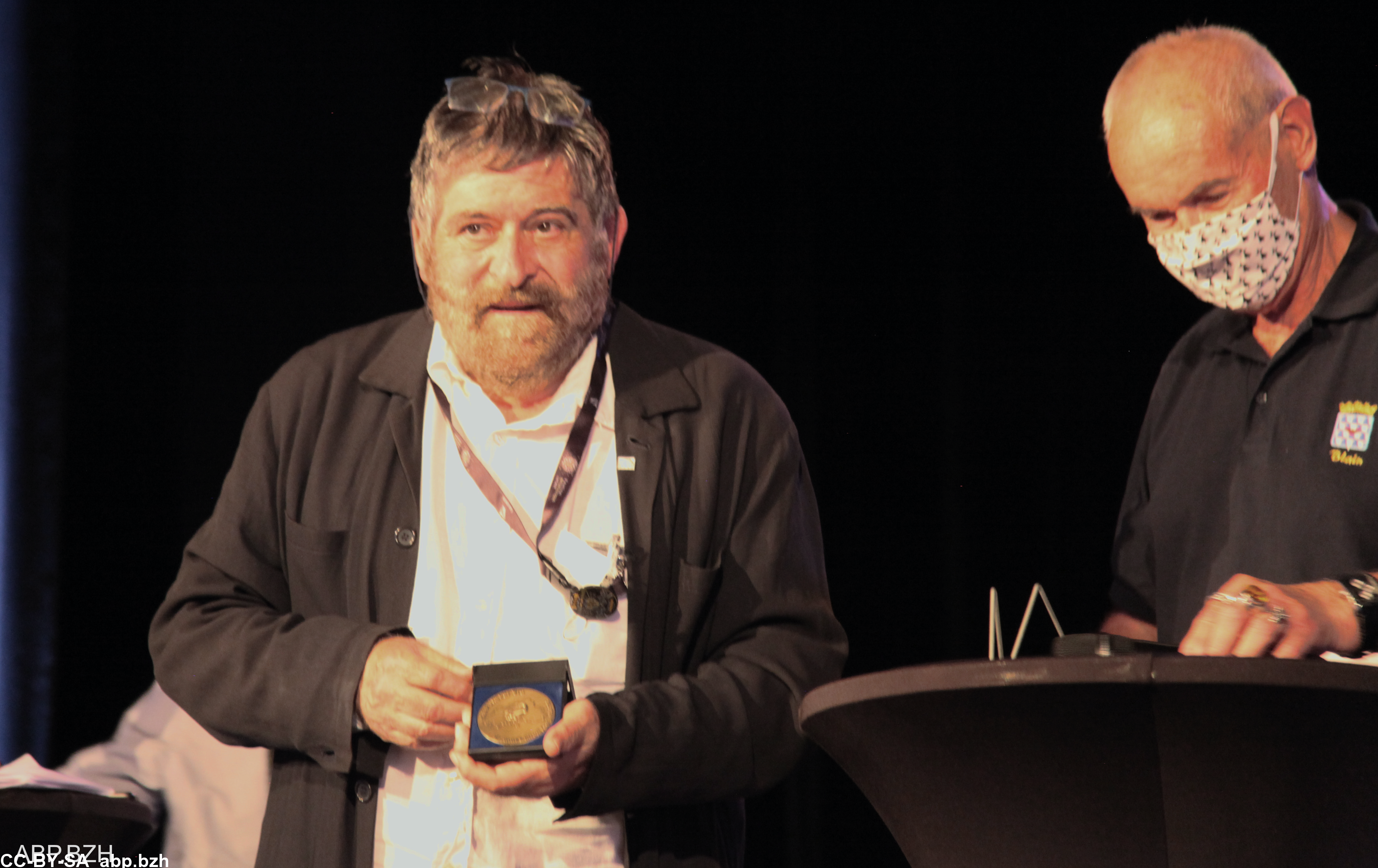 Lisardo Lombardia reçoit la médaille de l’ICB