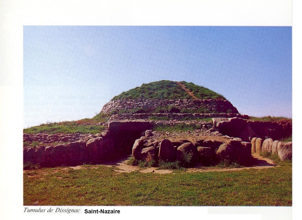 Le tumulus de Dissignac, de la génération du cairn de Bannenez