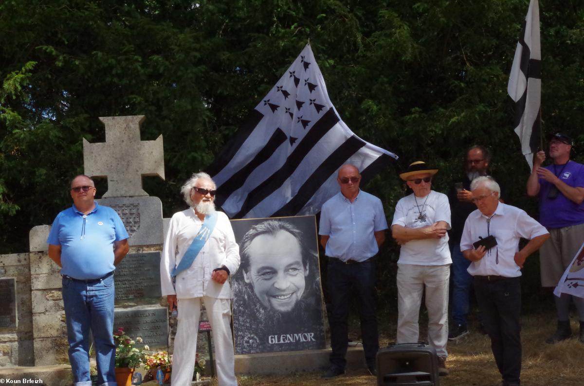 de G à D : Ronan Badouel,Michel Chauvin, François le Cotillec, Jean Badouel ,Louis Apperry, Dider ar Gov