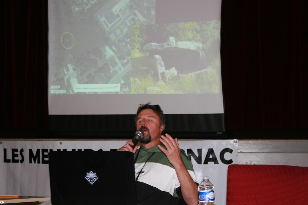 Yvon Ollivier lors de la conférence-débat Menhirs détruits de Carnac, Auray, 11 novembre 2023 Yvon Ollivier lors de la conférence-débat Menhirs détruits de Carnac, Auray, 11 novembre 2023