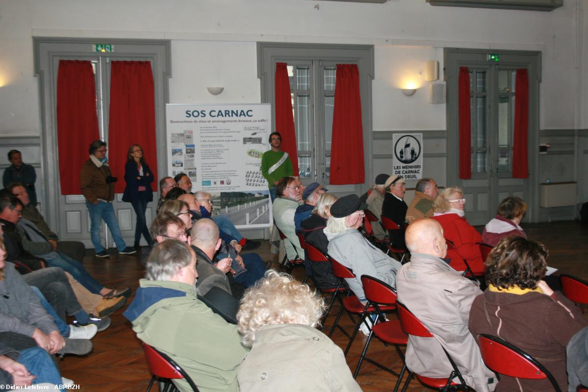 Une salle attentive lors de la conférence-débat Menhirs détruits de Carnac, Auray, 11 novembre 2023 ) Une salle attentive lors de la conférence-débat Menhirs détruits de Carnac, Auray, 11 novembre 2023 )