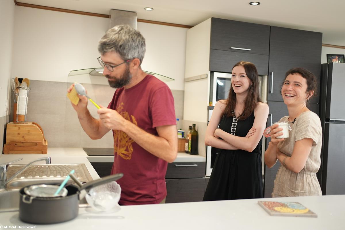 C'est finalement Tanguy, le réalisateur de l'émission, qui a fait toute la vaisselle.