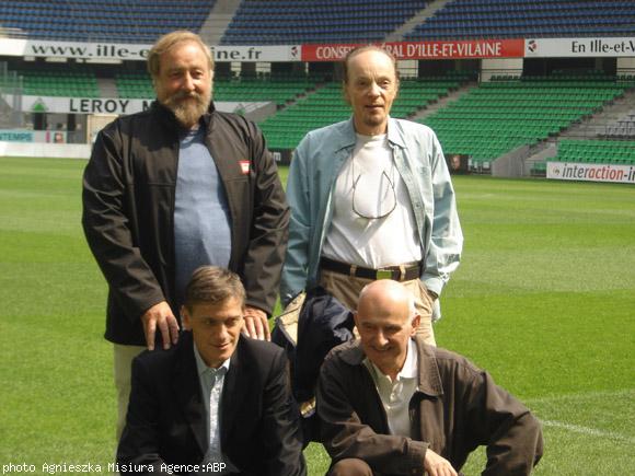 Quatre millieux de terrain de gros calibre: Jean-Pierre Pichard - Alan Stivell - Frédéric de Saint Sernin -Dan ar Braz lors d'une conférence de presse hier à Rennes