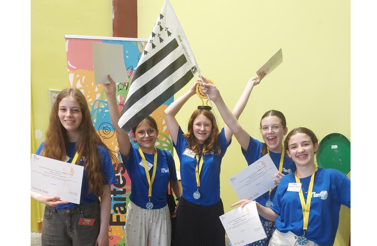 Le groupe étant composé de neuf élèves, seuls cinq ont pu faire le déplacement à Toulouse.  La photo officielle du concours montre les collégiennes du groupe.