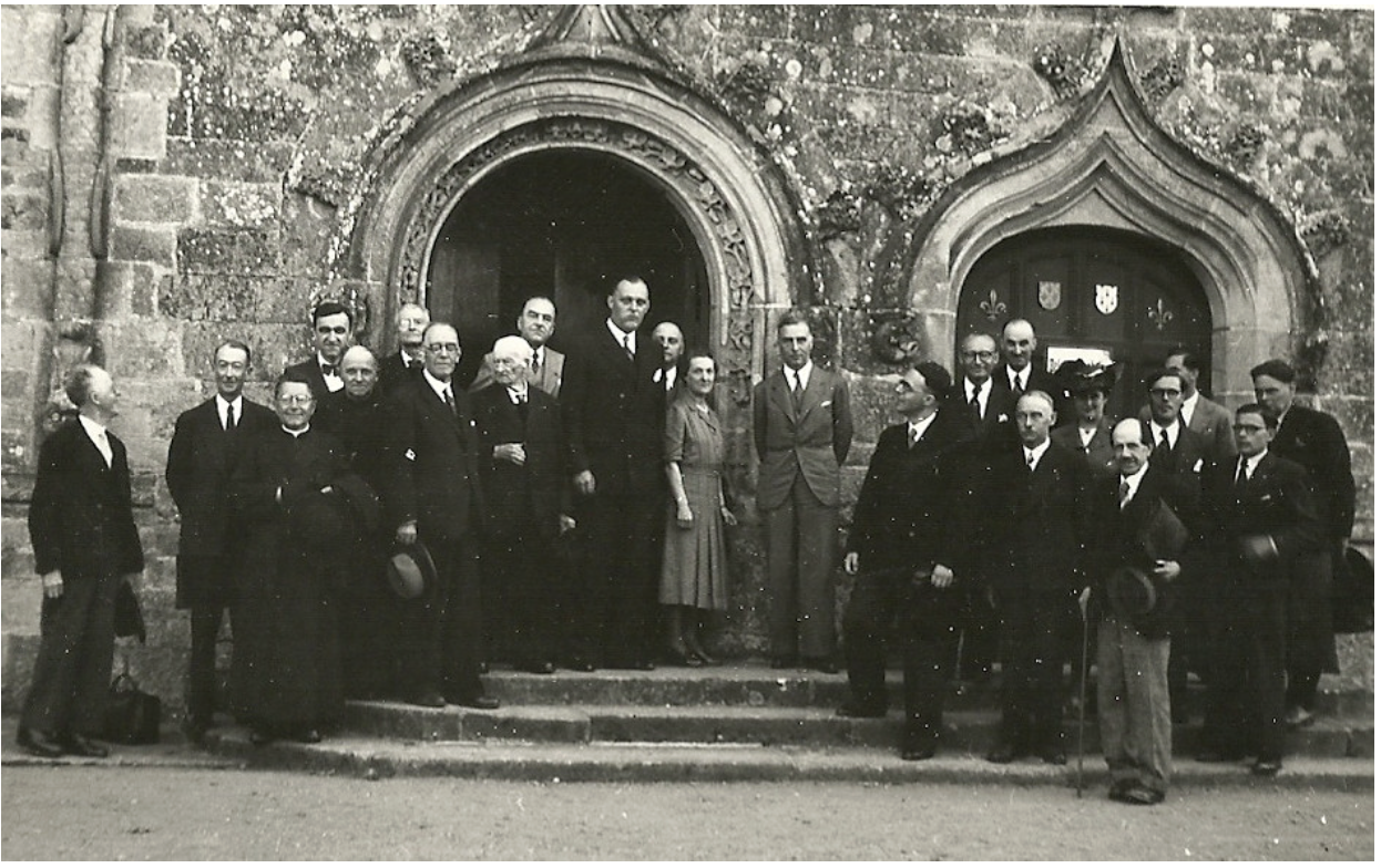 Le comité consultatif de Bretagne créé en 1943 par Vichy. Parmi les présents abbé Jean-Marie Perrot, Yann Fouéré, Joseph Martray. (photo Fondation Yann Fouéré)
