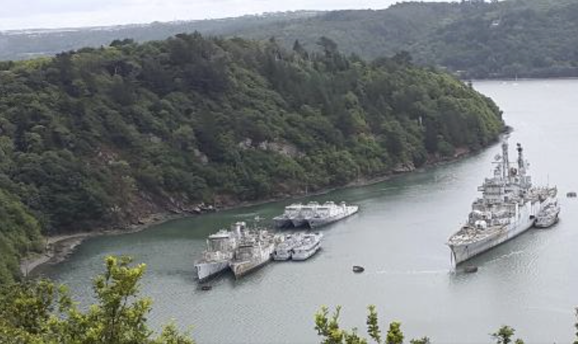 7 des 8 coques du cimetière à navires de Landevennec seront déconstruites au Havre. Les 25 coques  du fond de la Penfeld seront déconstruites à Brest.