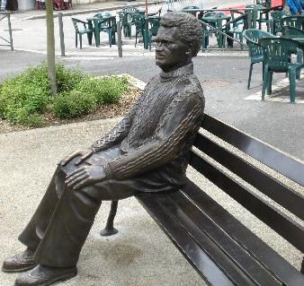 Statue de Polig Monjarret à Lorient (Photo : ABP, archives 2008).