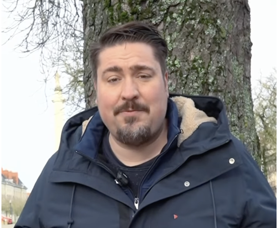 William Aucant tête de liste de la France Insoumise pour Nantes (photo Youtube). Son parcours public : architecte-urbaniste et conseiller régional des Pays de la Loire, ne fait apparaître, à ce stade, aucun ancrage breton particulier.