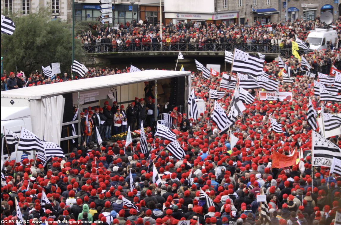 Manifestadeg ar Bonedoù Ruz e Kemper d'an 2 a viz Du 2013 (foto dielloù ABP. Philippe Argouarch)